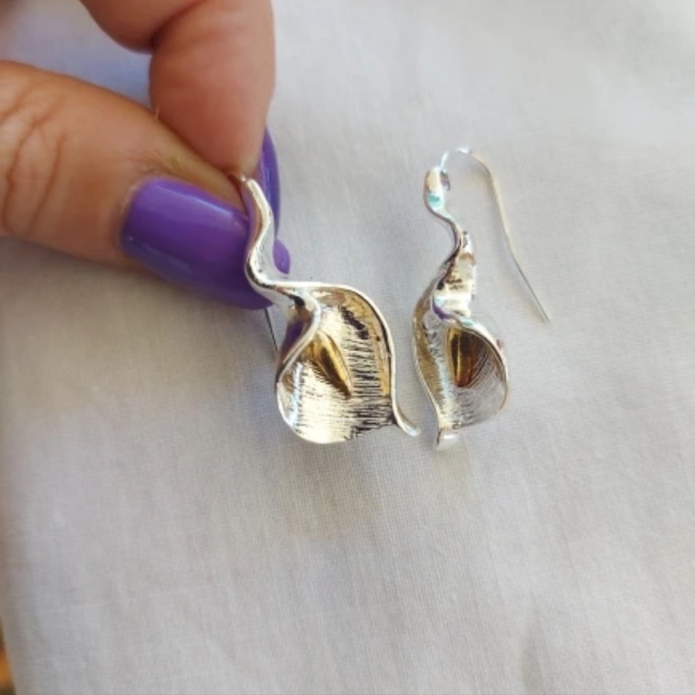 Lily Earrings